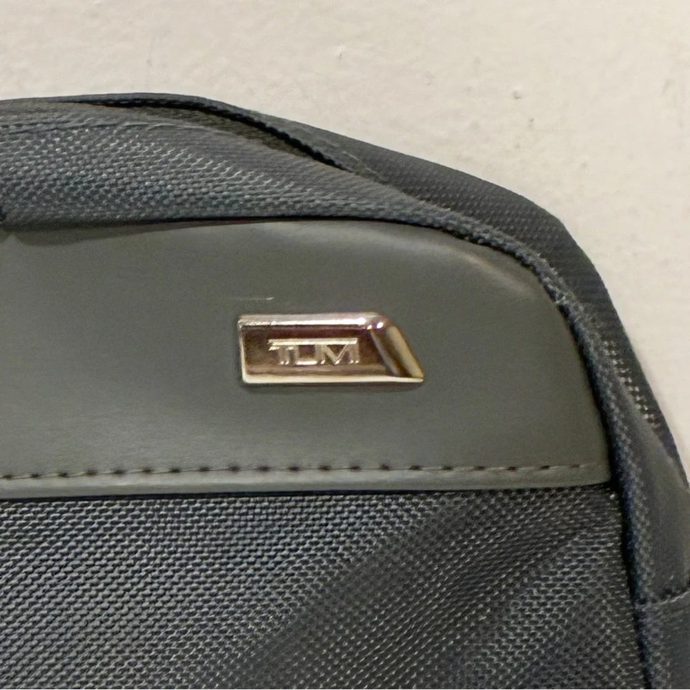 TUMI for DELTA Airlines Travel Storage Toiletry Bag Nylon Softcase Face‎ Mask